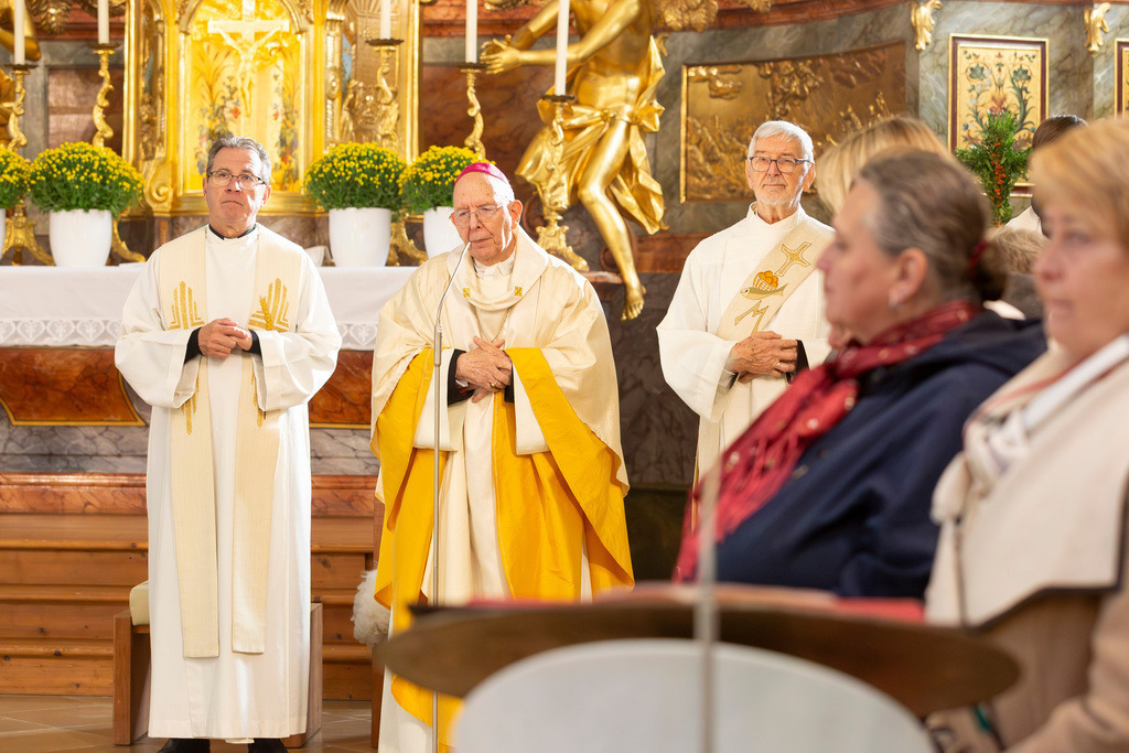 Festmesse-043 | Fotodoku der Festmesse anläßlich der Seligsprechung von Maria Theresia LEDOCHOWSKA 1975, zelebriert von Altbischof DDr. Klaus Küng und Pfarrer Mag. Zenon PAJAK in der Pfarrkirche Loosdorf. 
