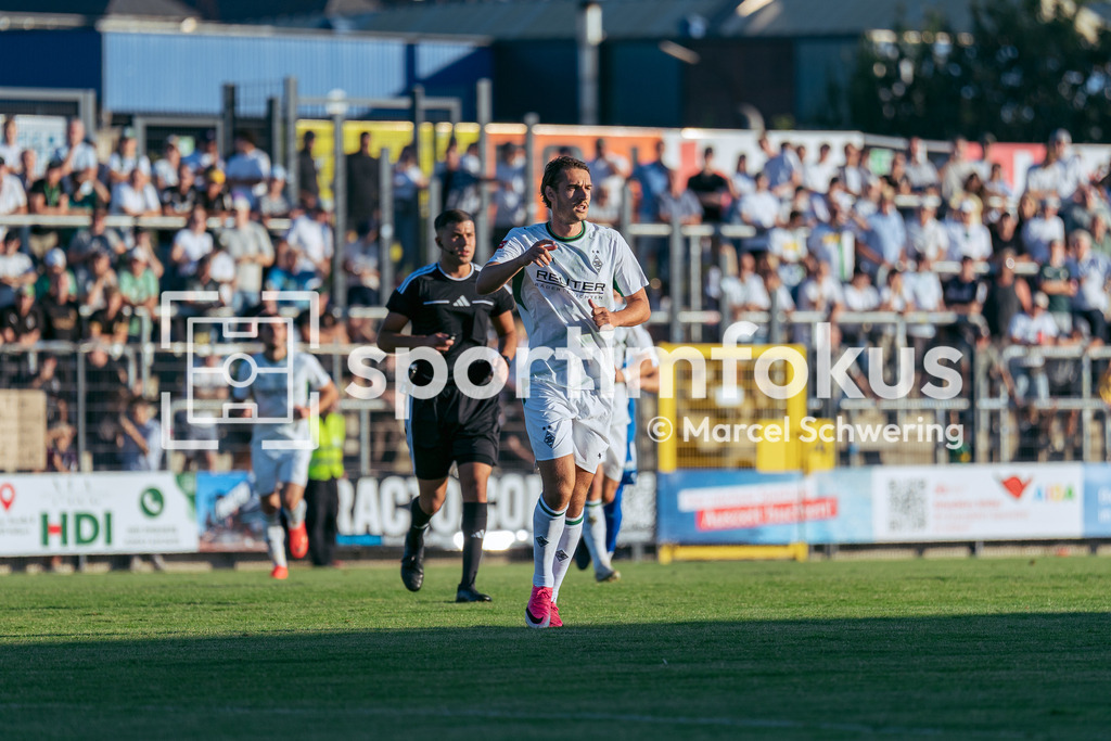 SSVg Velbert 02 – Borussia Mönchengladbach | Florian Neuhaus (Borussia Mönchengladbach). Testspiel zwischen der SSVg Velbert 02 und Borussia Mönchengladbach in Velbert, 12.08.2026. Endstand: 0:8. sportimfokus / Marcel Schwering - Realisiert mit Pictrs.com