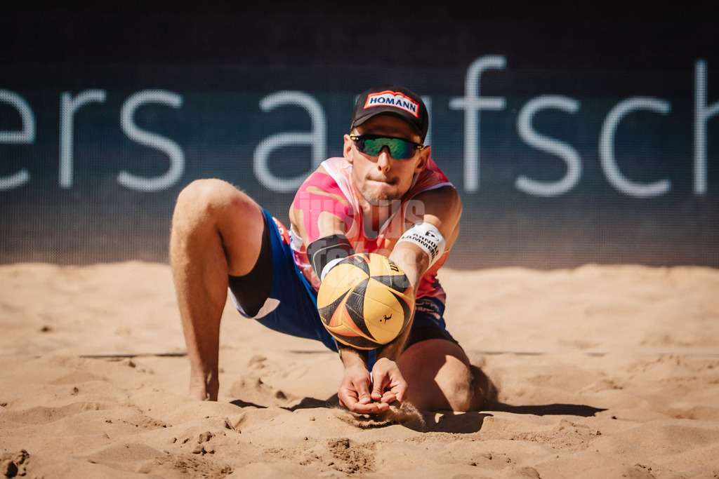 Beachvolleyball | Männer | Allianz German Beach Tour 2025 | Tourstop Düsseldorf | 16.05.2025 | David Poniewaz nimmt den Ball an