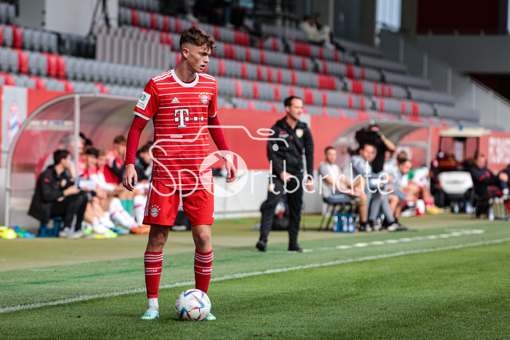 FC Bayern Muenchen U19 - VfB Stuttgart U19 | Paul WANNER (FCB #7) am Ball