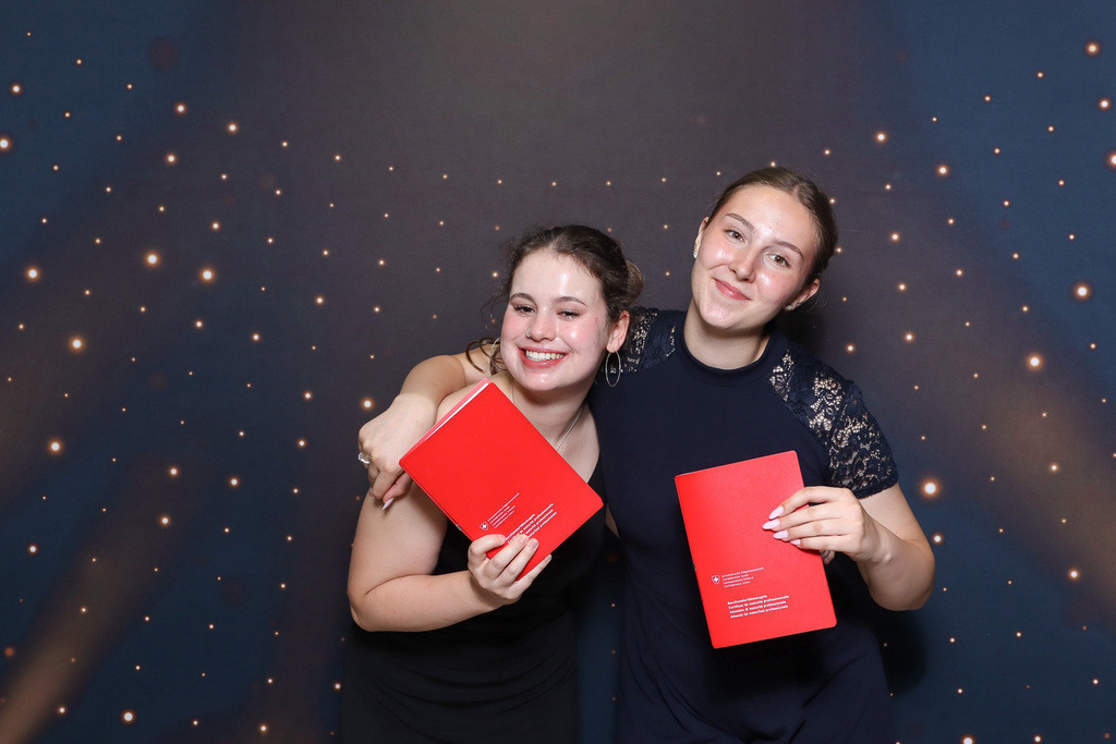 ZD260628112736-82 | Fotoshop von zweidimensional Fotografie. Ihr Fotograf im Aargau. Abzüge von Ihrem Fotobox Event bestellen.Abzüge von Ihrem Hochzeit bestellen.Abzüge von Ihrem Schulfotograf bestellen.