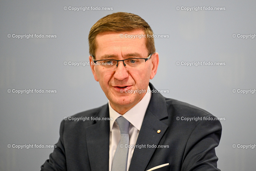 Pressekonferenz Energiesparmesse Wels 2024_ 16.02.2024-6 | 16.02.2024, Linz, AUT, Pressekonferenz Energiesparmesse Wels 2024 praesentiert Innovationen zur Energiewende, im Bild LR Markus Achleitner (VP)