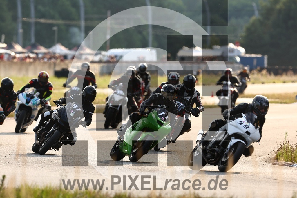 start-20240803_05336 | Schöne Erinnerungen an spannende Momente - das festzuhalten ist unser Job. PIXELrace.de ist seit 2003 auf den Rennstrecken Europas unterwegs um die Action draußen beim Fahren und die wunderbare Stimmung imm Fahrerlager für euch einzufangen.