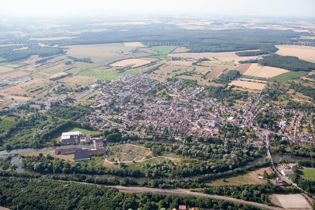 Aerial view: View of the town in Blainville-sur-l'Eau in the state Meurthe et Moselle, France.Photo: IMG_083156.jpg taken on 07/11/2015 by Werner Riehm/FLY-FOTO.comResolution of the original: 5472 x 3648 px