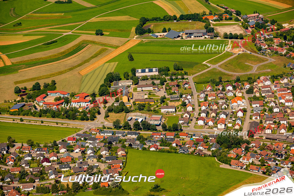 Das Luftbild zeigt : Großengstingen Engstingen - Die Luftaufnahme wurde 2024 vom UL-Flugzeug aus erstellt ( keine Drohne ) - Hochauflösende Luftaufnahme - Für grossformatige Ausdrucke geeignet. Die Geschenkidee !Mit Lizenz und Bildrechte bestellbar