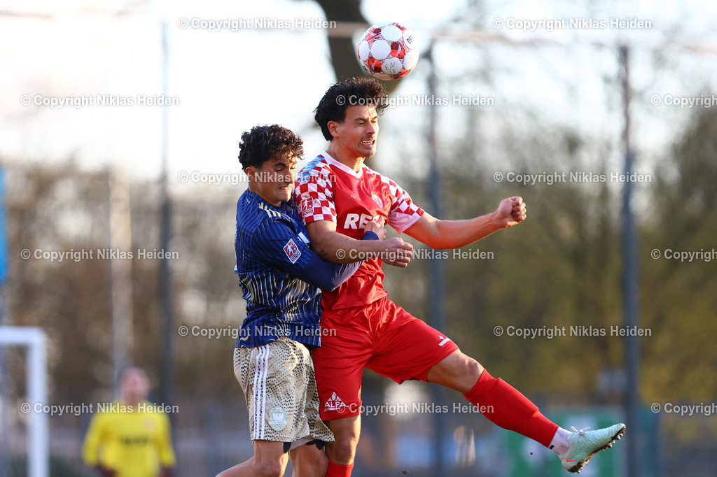 NH_FCEintrachtNorderstedt_1FCPhoenikLuebeck_RegionalligaNord_01042026 | #4 Fabian Grau (FC Eintracht Norderstedt), #7 Julius Kliti (1. FC Phönix Lübeck)Fußball I Herren I Regionalliga Nord I Saison 2025-2026 I 20. Spieltag I FC Eintracht Norderstedt - 1. FC Phönix Lübeck I 01.04.2026 I Edmund-Plambeck-Stadion