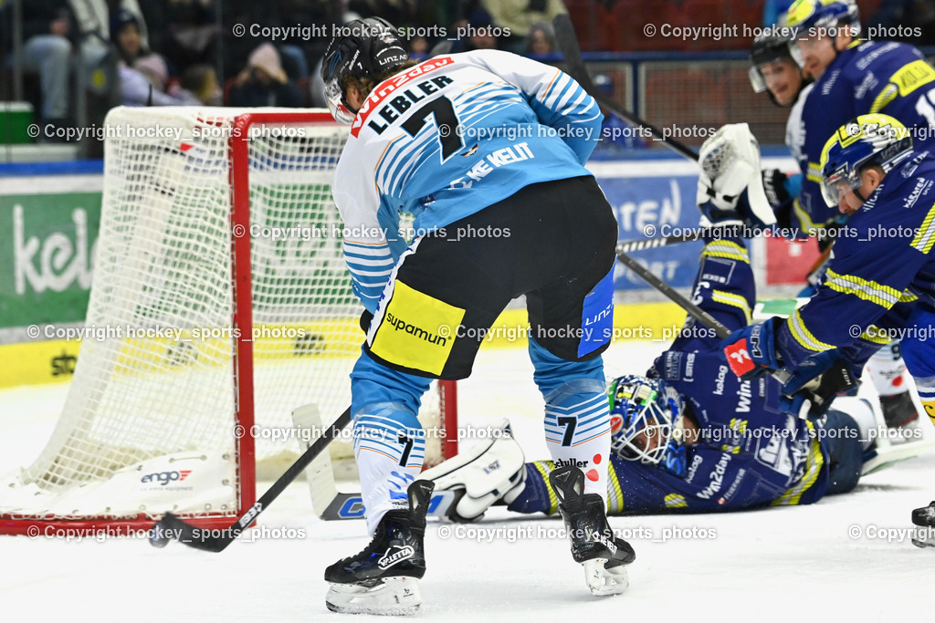 EC IDM WÄRMEPUMPEN VSV vs. Steinbach Black Wings Linz | #7 Brian Lebler Black Wings Linz, #35 Joe Cannata EC VSV, EC IDM WÄRMEPUMPEN VSV vs. Steinbach Black Wings Linz, EC IDM WÄRMEPUMPEN VSV vs. Steinbach Black Wings Linz am 28.11.2025 in Villach (Stadthalle Villach), Austria, (Photo by Bernd Stefan)