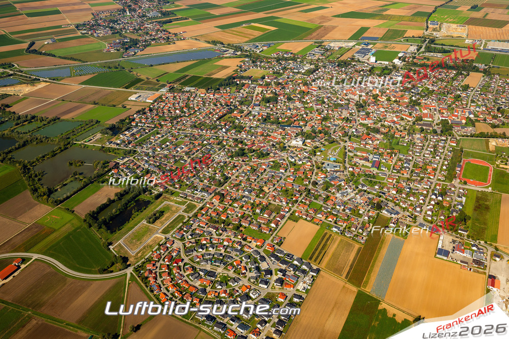Das Luftbild zeigt :  Wallersdorf - Die Luftaufnahme wurde 2023 vom UL-Flugzeug aus erstellt ( keine Drohne ) - Hochauflösende Luftaufnahme - Für grossformatige Ausdrucke geeignet. Die Geschenkidee !Mit Lizenz und Bildrechte bestellbar