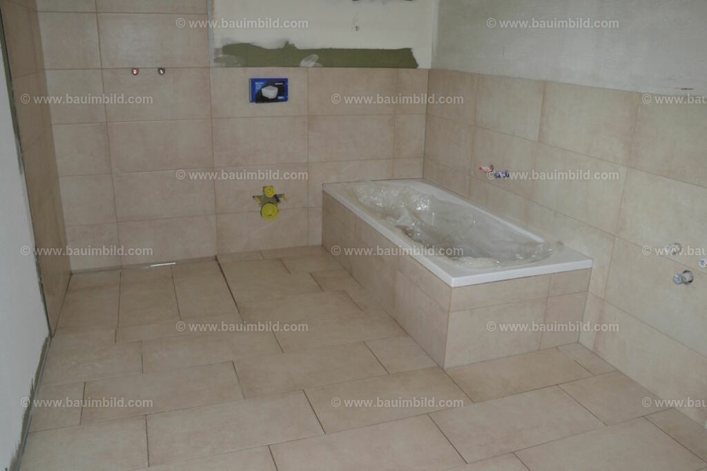 bib-lg21-fliesenlegerarbeiten-0071 | Nach LV-Leistungsgruppen sortierte Detailfotos über den Bau eines Hauses. Alle Hausbau-Bilder direkt vom Urheber und Autor der Website Haus-Selber-Bauen.com