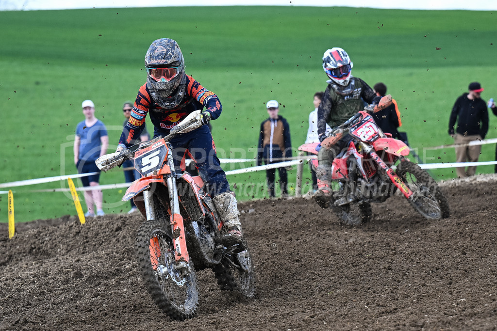Motocross Schlatt bei Winterthur - 29. April 2023 | #5 von Moos Sven aus Ruswil (CH) auf KTM 250 in der Kategorie MX2 am Motocross Schlatt bei Winterthur, 29. April 2023.
Instagram: @mx_schlatt | @mc_wila | @sam_schweiz
Bild: Sportfotografie Markus Aeschimann | www.markus-aeschimann.ch - Realisiert mit Pictrs.com