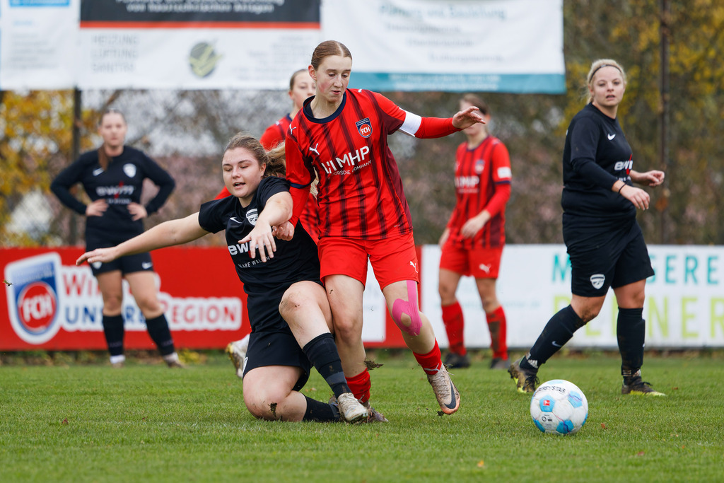 HOHFCH_251109_6691 | 1.FC Heidenheim 1846 II vs. GAST, Fußball, Frauen, Bezirksliga, 2025/2026, X. Spieltag, 03.10.2025 in Heidenheim, Kunstrasen b. Voith-Arena West(Foto: Michael Bulling) - Realisiert mit Pictrs.com