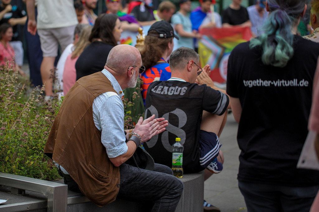 CSD_Moers_190725_152 | Bildergalerie von Sport-Ereignissen aber auch von weiteren spannenden Dingen - nicht nur vom Niederrhein. In Anlehnung an den bekannten Spruch von Hanns Dieter Hüsch heißt das Motto: "Niederrhein ist überall".  - Realisiert mit Pictrs.com