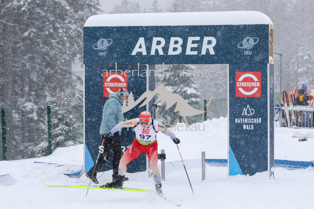 OE7A9711 | Start im Schneetreiben