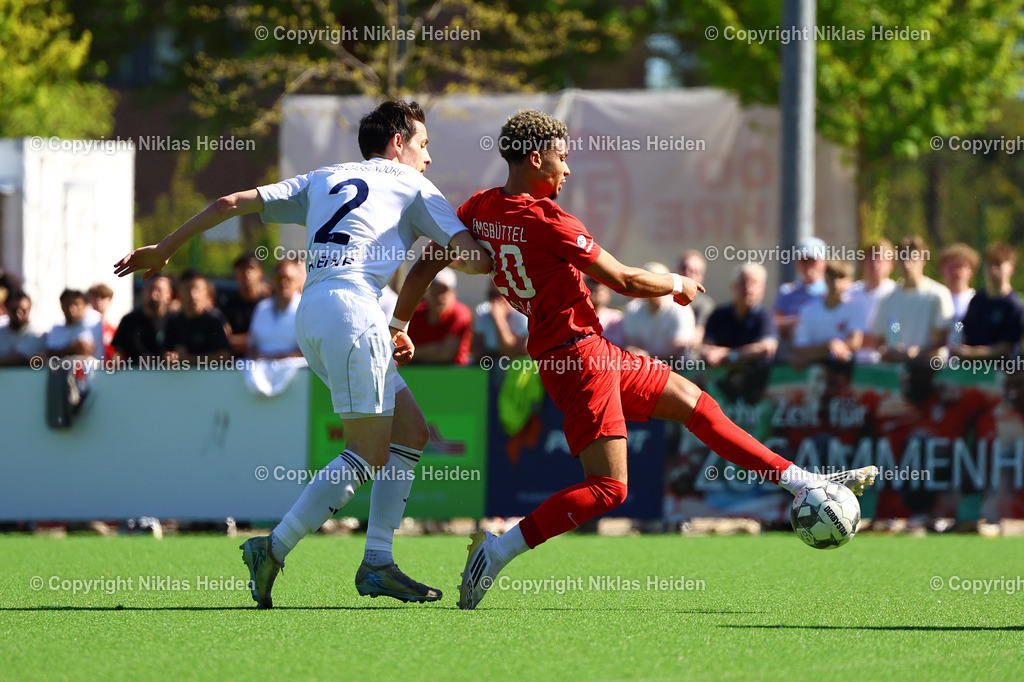 NH_EimsbüttelerTV_TuSDassendorf_OberligaHamburg_01052026 | #20 Bilal Damala (Eimsbütteler TV), #2 Eyke Kleine (TuS Dassendorf)Fußball I Herren I Gamesright Oberliga Hamburg I Saison 2025-2026 I 21. Spieltag I Eimsbütteler TV - TuS Dassendorf I 01.05.2026 I Sportzentrum Hoheluft