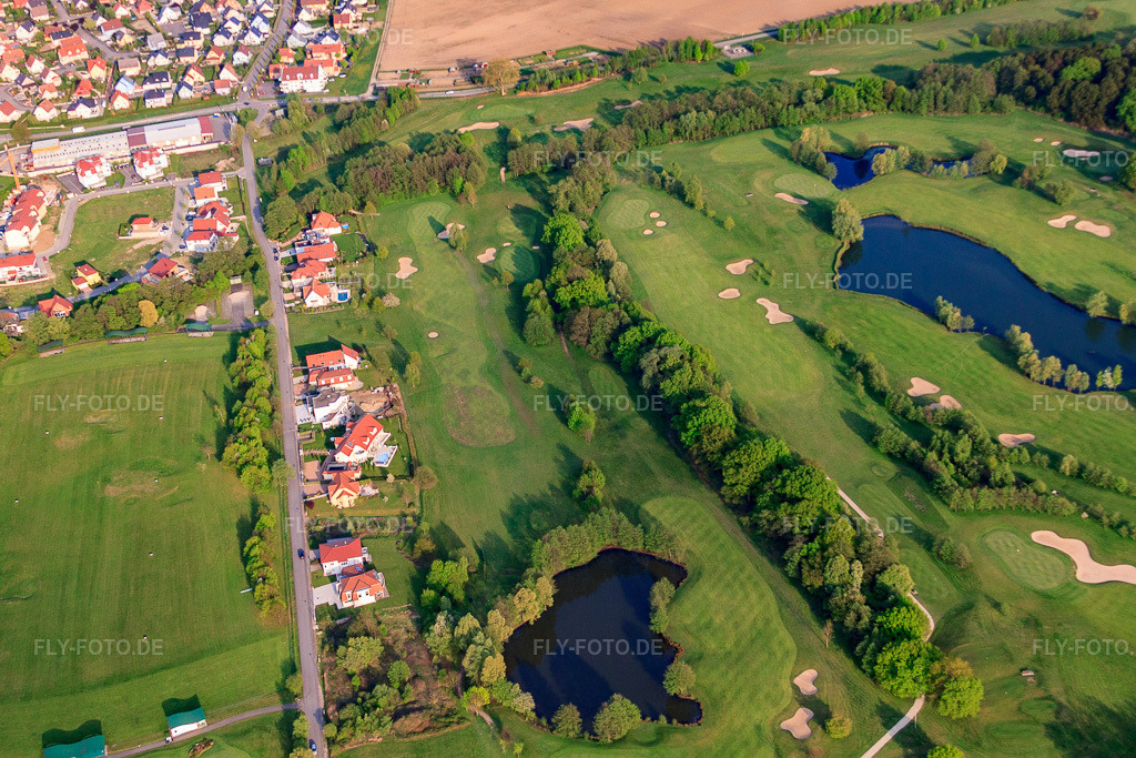 Luftbild: Teiche und Greens am Golfclub Soufflenheim Baden-Baden in Soufflenheim im Bundesland Bas-Rhin in Frankreich. – Foto: IMG_39508.jpg vom 14.04.2011 durch Werner Riehm/FLY-FOTO.de – Auflösung des Originals: 4752 x 3168 px