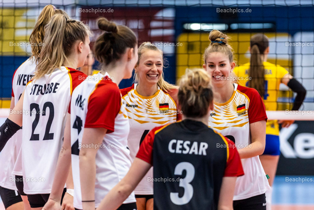2023-00070846-Freundschaftsspiel-Deutschland-Ukraine | Pia KÄSTNER GER (rechts) 20.05.2023; Berlin Foto: Gerold Rebsch - www.beachpics.de

