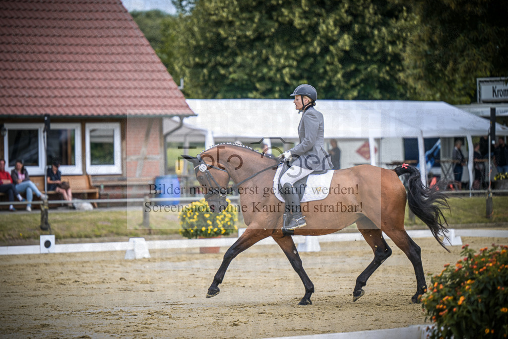 DOS_8944 | Entdecke hochwertige Reitturnierfotos von Foto Oger. Professionell, emotional und authentisch – jetzt Lieblingsmomente im Shop bestellen.Deutschlandweite Turnierfotografie. - Realisiert mit Pictrs.com