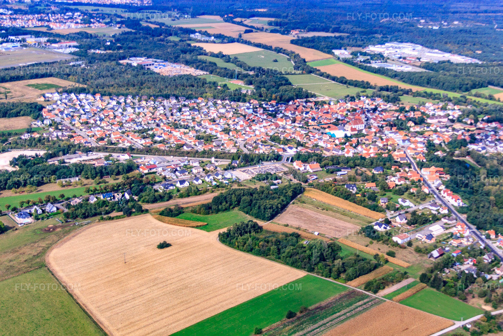 Aerial view: View of the town from the south in Kaltenhouse in the state Bas-Rhin, France. – Photo: IMG_53531.jpg taken on 09/30/2012 by Werner Riehm/FLY-FOTO.com – Resolution of the original: 4752 x 3168 px