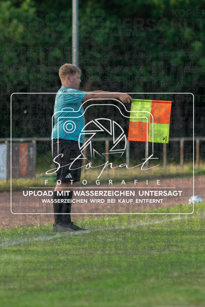 U17 Kreismeisterschaftsfinale HK - SG Fulde vs. TV Jahn Schneverdingen | Lasse Stimming (Schiedsrichterassistent); U17 Kreismeisterschaftsfinale HK - SG Fulde vs. TV Jahn Schneverdingen am 24.06.26 in Heidmarkstadion, Bad Fallingbostel - Realisiert mit Pictrs.com