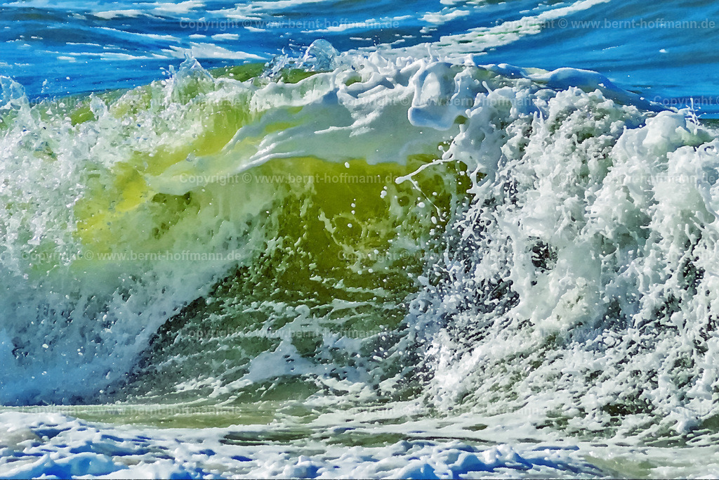 PAD2_KaKo-Welle-020_300x200 | DIGITALKUNST. Welle -020. __ Portrait einer Nordsee- Welle. __ Das Basisfoto für dieses malerisch verwandelte Werk hat der Sylter Hobbyfotograf Karsten Kossowski beim Surfen gemacht und es Bernt Hoffmann für dessen Kunstpart zur Verfügung gestellt. - Realisiert mit Pictrs.com