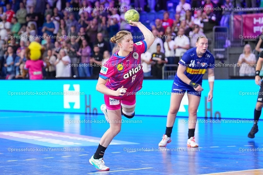 xydrx21092501067 | 21.09.2025, xydrx, Handball, Frauen Länderspiel, Deutschland - Niederlande, YAILA Arena: Nina Engel (GER #8)