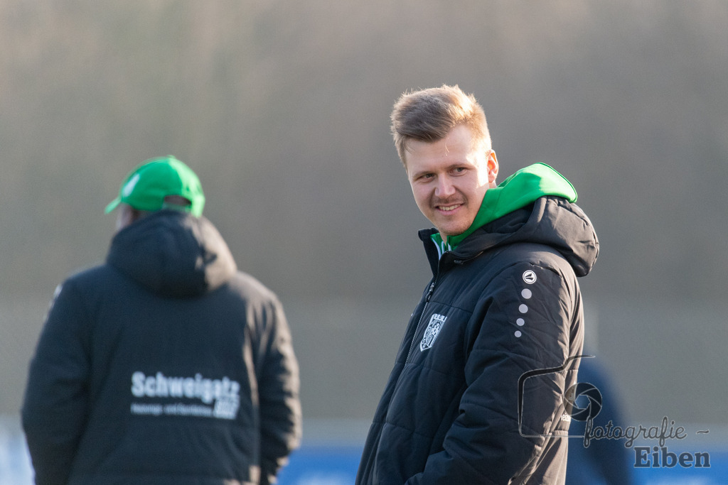 FC Rastede-Hansa Friesoythe | FC Rastede (blau)-Hansa Friesoythe (grün) am 09.02.2025 in Rastede (Sportanlage Kötterswegs), Photo: Philip Eiben 2025 - Realisiert mit Pictrs.com