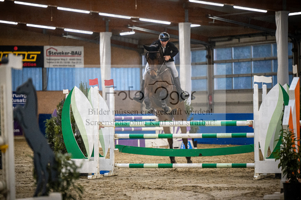DOS_B990 | Entdecke hochwertige Reitturnierfotos von Foto Oger. Professionell, emotional und authentisch – jetzt Lieblingsmomente im Shop bestellen.Deutschlandweite Turnierfotografie. - Realisiert mit Pictrs.com