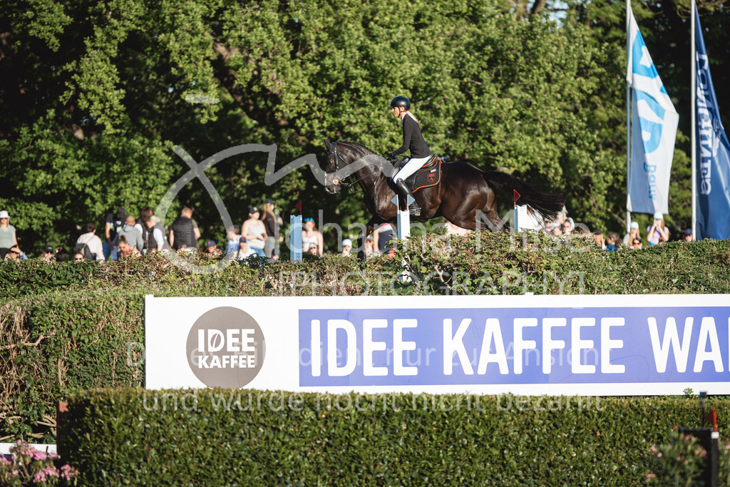 240511_Hamburg_SpeedDerby-251 | Deine schönsten Turniermomente als professionelle Fotos! Entdecke hochwertige Pferdesport-Fotografie im Online-Shop. Jetzt Fotos finden & bestellen!