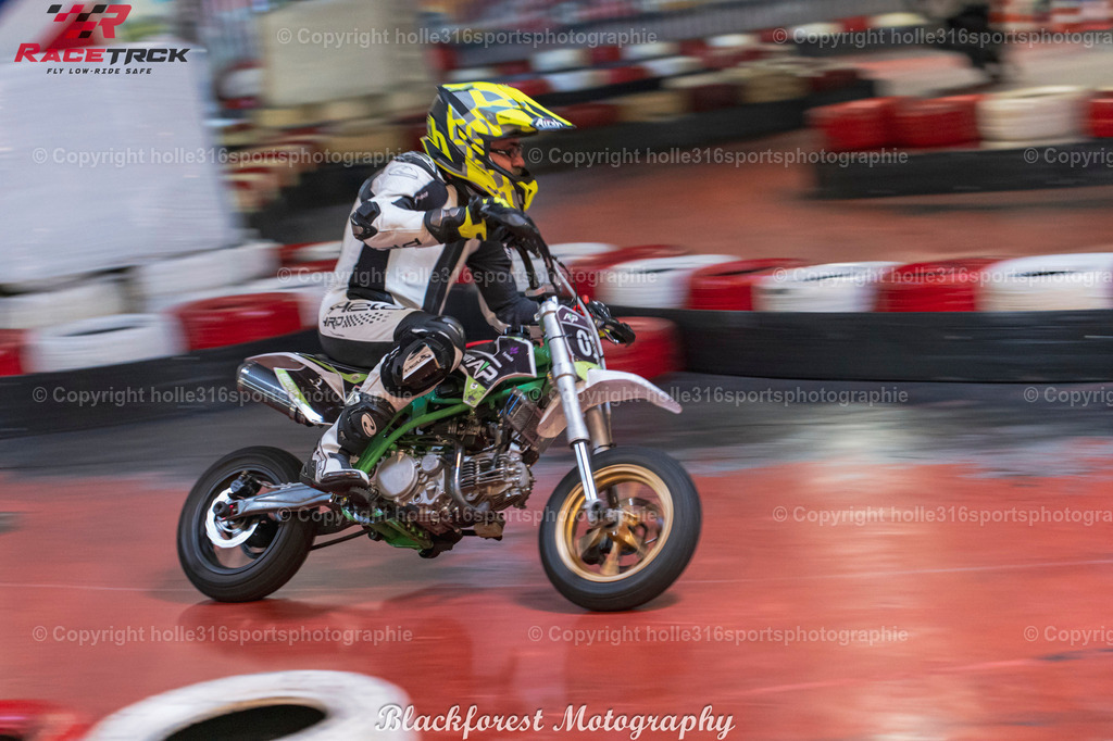 12_01racetrck.1309-4 | Sportfotografie , Motorsport, Motoross, Reitsport, Mointainbike, Enduro,
Landschaft , Outdoor, Eventfotografie, Landschaft, Bilder online bestellen - Realisiert mit Pictrs.com