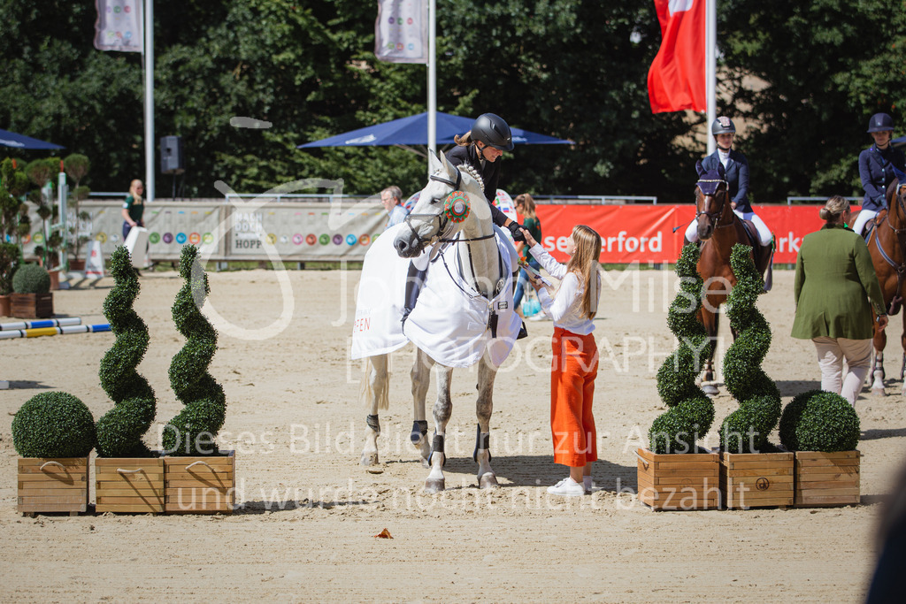 220728_BHO_RegioTour_A-Spr_Reiter-282 | Deine schönsten Turniermomente als professionelle Fotos! Entdecke hochwertige Pferdesport-Fotografie im Online-Shop. Jetzt Fotos finden & bestellen!