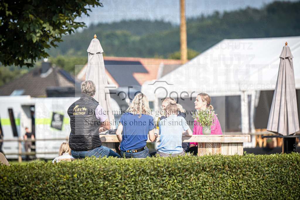 DOS_2767 | Entdecke hochwertige Reitturnierfotos von Foto Oger. Professionell, emotional und authentisch – jetzt Lieblingsmomente im Shop bestellen.Deutschlandweite Turnierfotografie. - Realisiert mit Pictrs.com