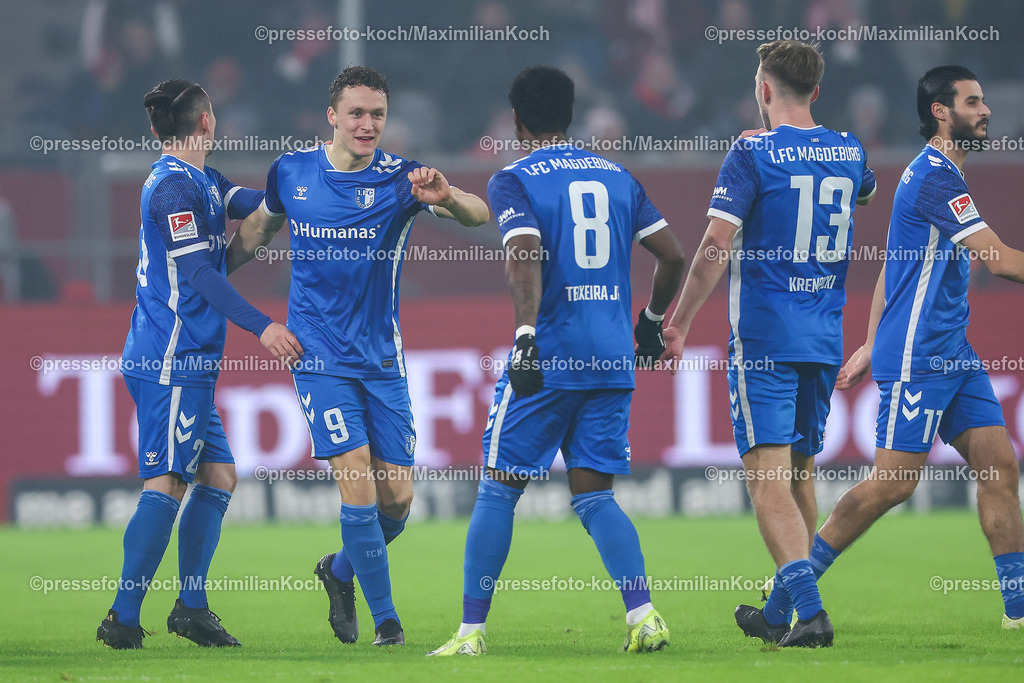 Due20122401028 | 20.12.2024, Fußball, Fortuna Düsseldorf - 1. FC Magdeburg, 2. Bundesliga, Merkur Spiel-Arena, Saison 2024 2025: Torjubel Martijn Kaars (1.FC Magdeburg #9) nach dem 1:0 Treffer TorDFB regulations prohibit any use of photographs as image sequences and or quasi-video.