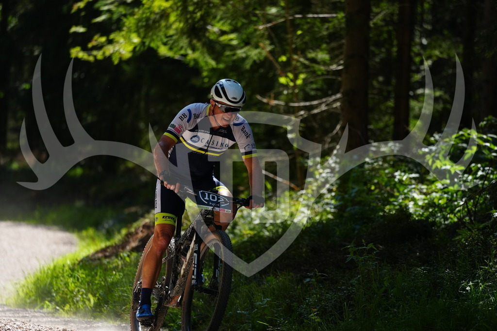 FC102443 | Fotogalerie der Treibjagd im Dunkelwald - Dein MTB Etappenrennen im Erzgebirge - Realisiert mit Pictrs.com