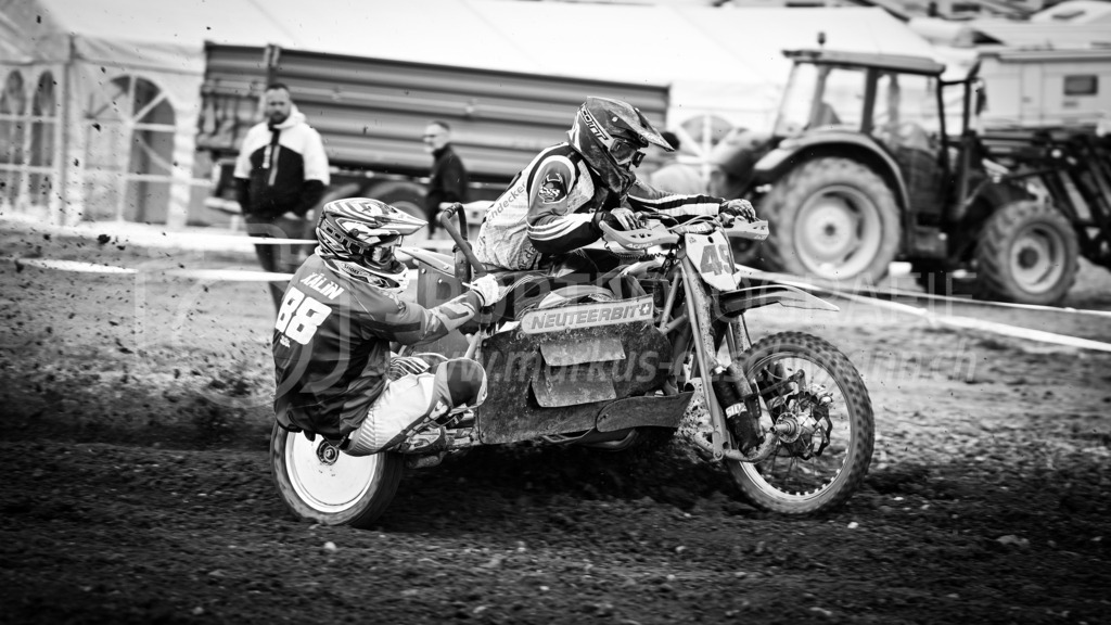 Motocross Schlatt bei Winterthur - 30. April 2023 | #49 Krieg Martin / Kaelin Bruno aus Neukirch Egnach (CH) auf Neuteerbit 612 in der Kategorie Seitenwagen am Motocross Schlatt bei Winterthur, 30. April 2023. 
Instagram: @mx_schlatt | @mc_wila | @sam_schweiz
Bild: Sportfotografie Markus Aeschimann | www.markus-aeschimann.ch - Realisiert mit Pictrs.com