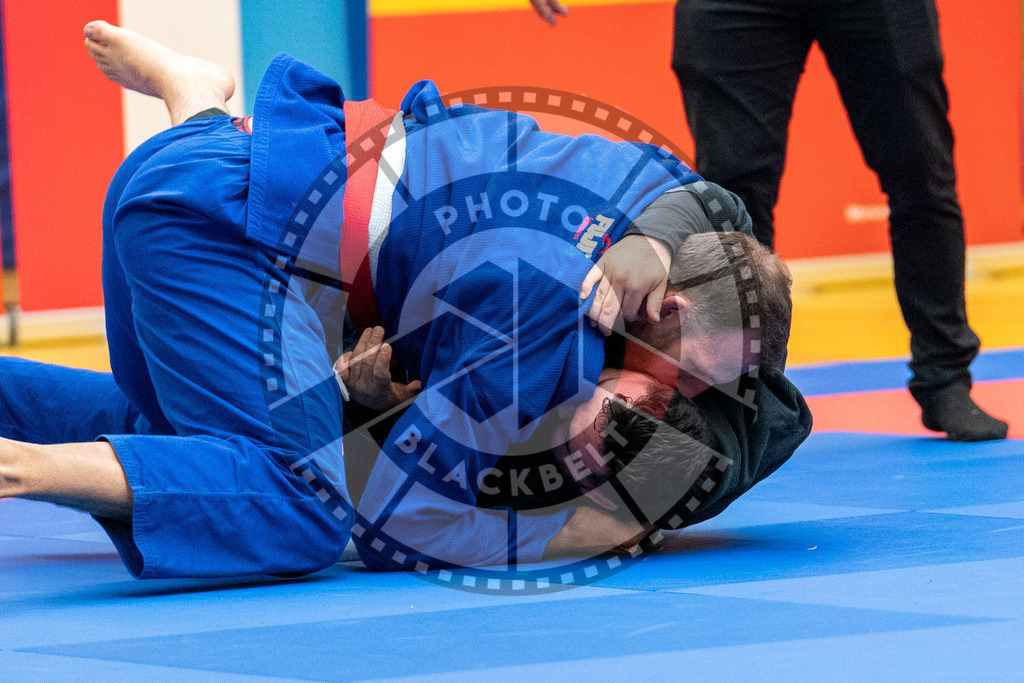 20231118PBB11836 | Fighters compete during the AJP Tour 600 Frankfurt Championship in Frankfurt/Main, Germany, on November 18, 2023.