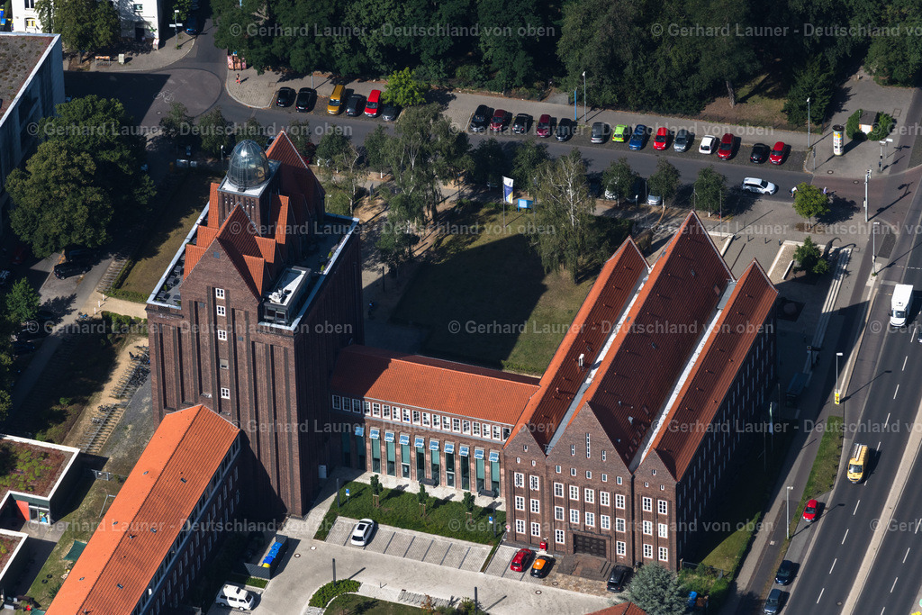 4035269 | BRAUNSCHWEIG 31.07.2020 Museum- und Ausstellungs- Gebäude- Ensemble "Staatliches Naturhistorisches Museum" und "Haus der Wissenschaft Braunschweig" an der Pockelsstraße im Ortsteil Nordstadt in Braunschweig im Bundesland Niedersachsen, Deutschland. Weiterführende Informationen bei: 3Landesmuseen Braunschweig. // Museum building ensemble "Staatliches Naturhistorisches Museum" and "Haus of Wissenschaft Braunschweig" in Brunswick in the state Lower Saxony, Germany. Further information at: 3Landesmuseen Braunschweig. Foto: Gerhard Launer