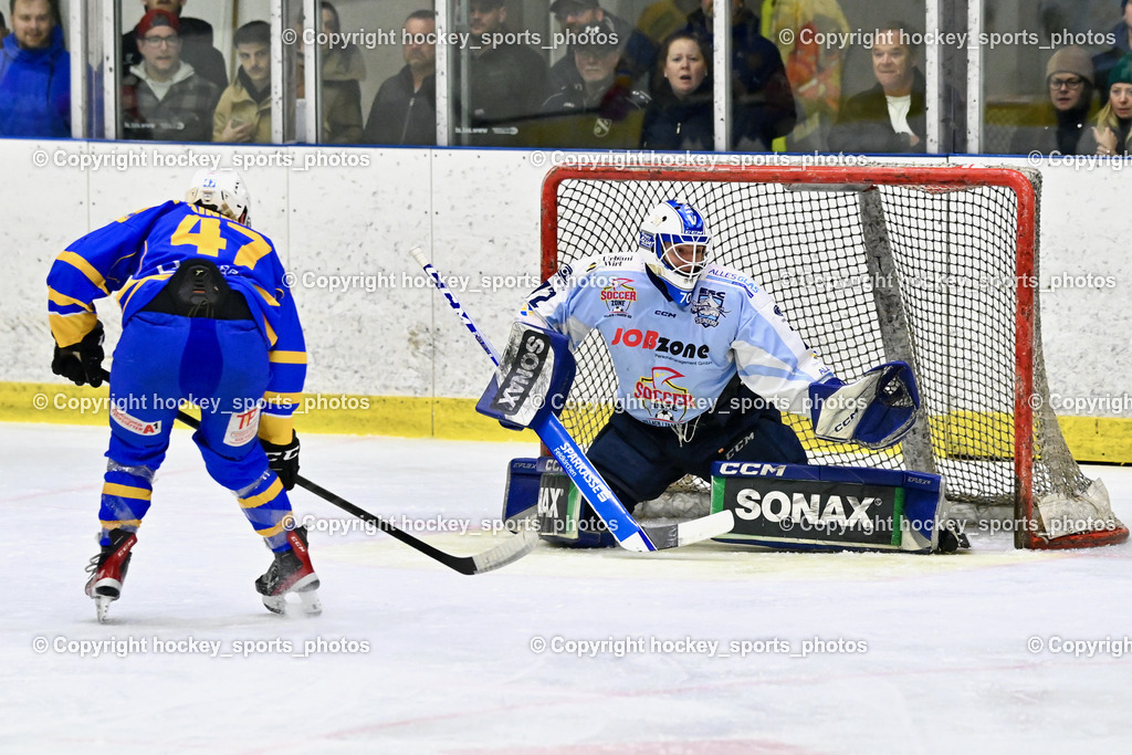 EHC Althofen vs. ESC Steindorf 6.3.2024 | #47 Rainer Michael EHC Althofen, #72 Moser Lucas ESC Steindorf, EHC Althofen vs. ESC Steindorf 6.3.2024, EHC Althofen vs. ESC Steindorf am 06.03.2024 in Althofen (Stadthalle Althofen ), Austria, (Photo by Bernd Stefan)