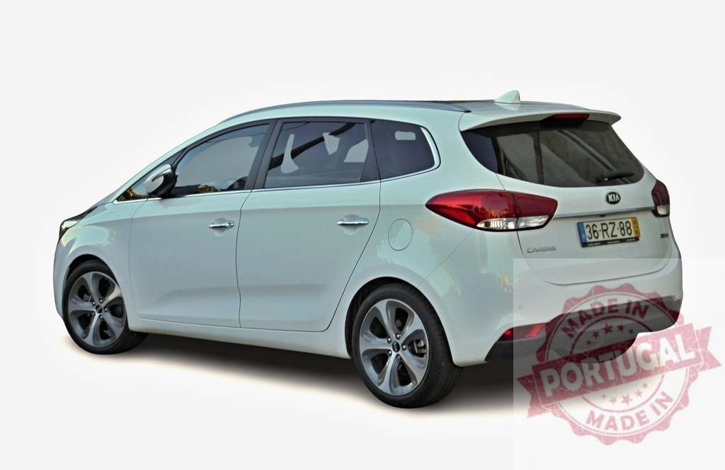 Kia Carens minivan driving on a sunny day | White Kia Carens minivan isolated on white background - Realisiert mit Pictrs.com