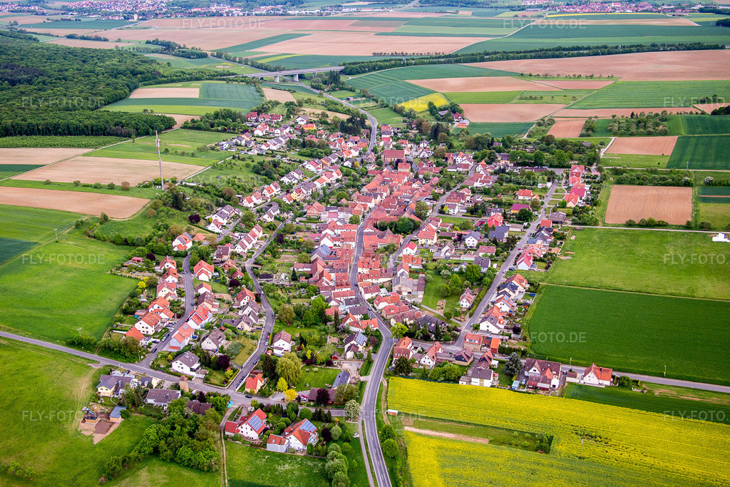 Luftbild: Ortsansicht im Ortsteil Stettbach in Werneck im Bundesland Bayern in Deutschland. Foto: IMG_078794.jpg vom 14.05.2015 durch Werner Riehm/FLY-FOTO.de