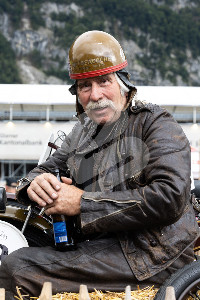 ESAF2025_Freitag_4130 | Die Schwinger des Schwyzer Kantonalen Schwingerverbandes: Fotos, die Dynamik und Leidenschaft festhalten, sowie emotionale Momente aus dem traditionellen Schwingsport zeigen. - Realisiert mit Pictrs.com