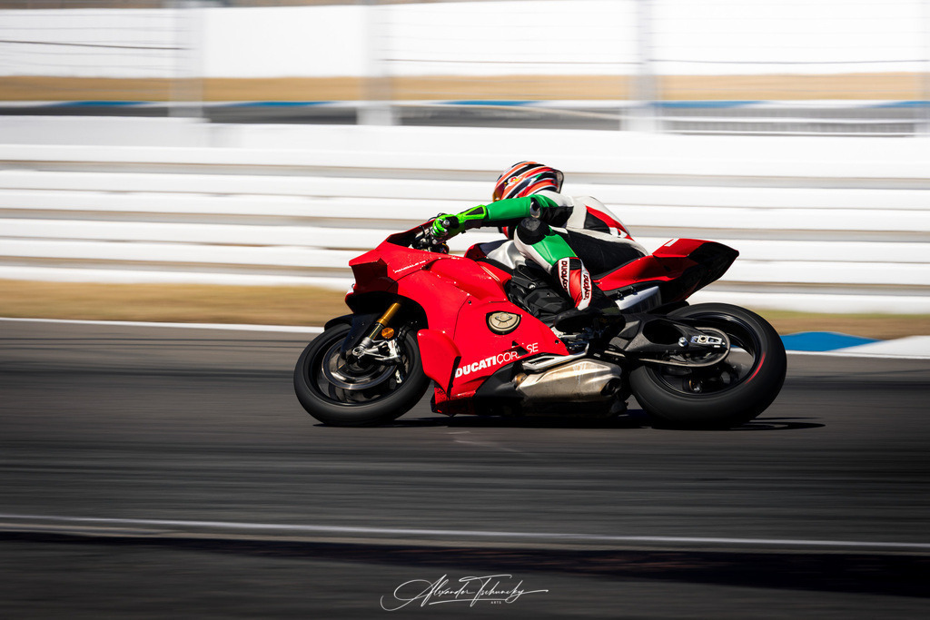 Ducati Trackday Hockenheimring 2026 | Entdecken Sie die faszinierende Welt von Alexander Tschuncky Arts: Kreative Fotografie, atemberaubende Automobilkunst und hochwertiger Bilderdruck. Lassen Sie sich inspirieren! - Realisiert mit Pictrs.com