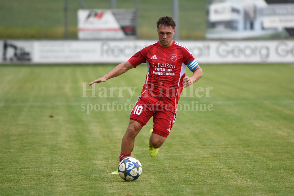 Totopokalspiel TSV Seebach : Fortuna Regensburg | Simon Griesbeck  ( TSV Seebach #10) - Realisiert mit Pictrs.com