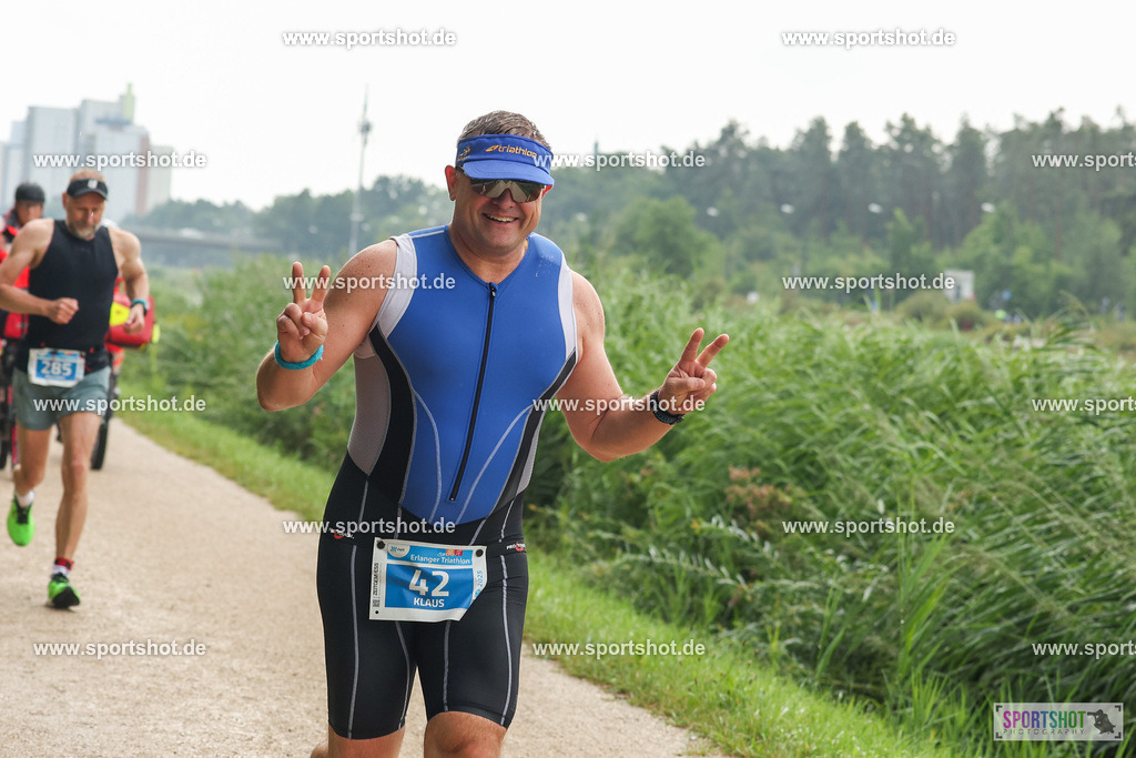 LUR_1705 | 34. M-net Erlanger Triathlon 2025 #erlangertriathlon  #mnettriathlon2025 #mnettriathlon #team #olympischedistanz #mitteldistanz #triathlon #maindonaukanal  #erlangertriathlon2025 #yourpictrs #tv1848 #tv1848erlangen  #triathlonbayern #sportinerlangen #demsportverbunden #sportshot_your_pictrs Copyright: www.sportshot.de