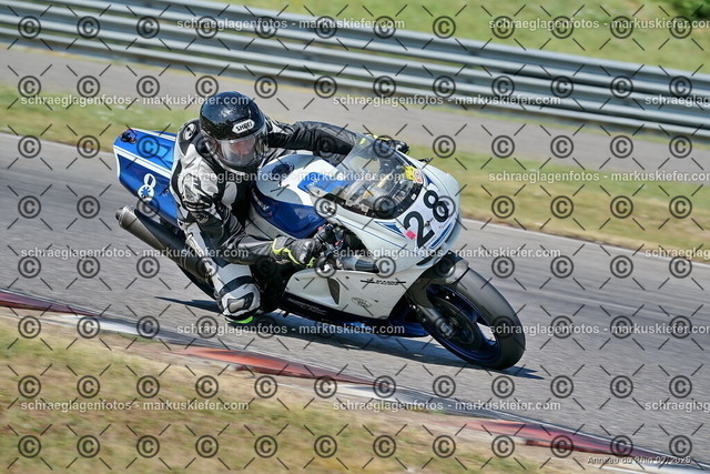 25bt04-0317 | markuskiefer.com - Realisiert mit Pictrs.com