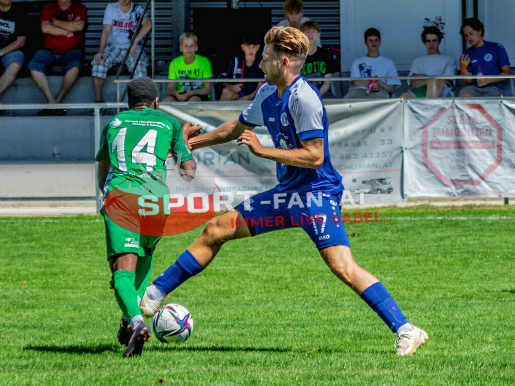 ASV Klagenfurt - Donau Klagenfurt | Boyo Jarjue (SV Donau Klagenfurt #14) Denis Tomic (ASV Klagenfurt #17) ; ASV Klagenfurt - Donau Klagenfurt am 31.07.2022 in Klagenfurt
(ASV Platz Annabichl), AUSTRIA, (Photo by Ernst Krawagner sport-fan.at) - Realisiert mit Pictrs.com