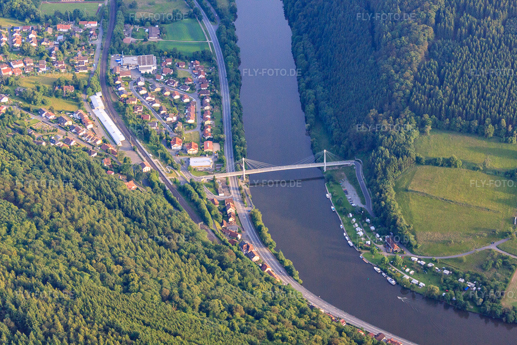 Luftbild: Neckarbrücke in Neckargerach im Bundesland Baden-Württemberg in Deutschland. Foto: IMG_66338.jpg vom 30.05.2014 durch Werner Riehm/FLY-FOTO.de