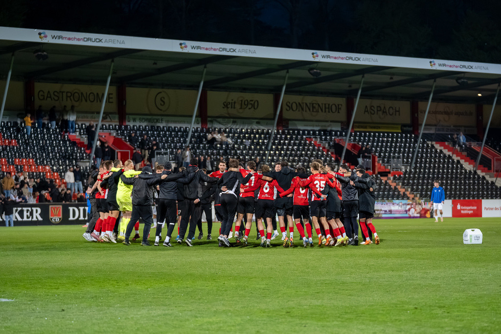 SG Sonnenhof Großaspach vs. SGV Freiberg, Fussball, Regionalliga Suedwest, 30. Spieltag, 22.04.2026 | Jubel bei SG Sonnenhof nach Abpfiff,SG Sonnenhof Großaspach vs. SGV Freiberg, Fussball, Regionalliga Suedwest, 30. Spieltag, 22.04.2026