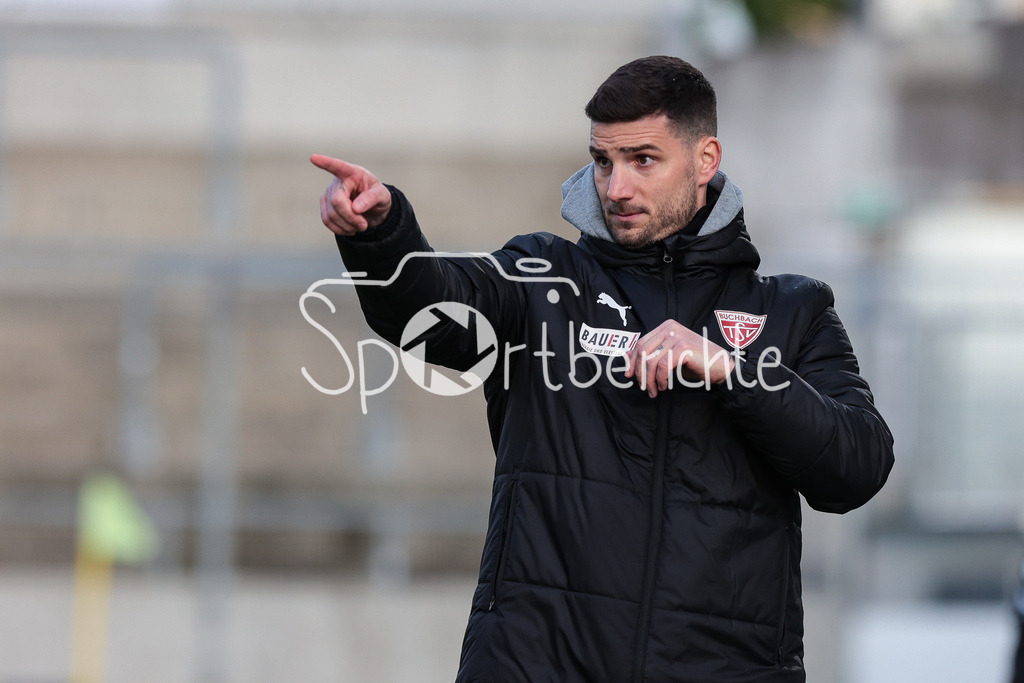 FC Bayern Amateure - TSV Buchbach | Buchbach Trainer Aleksandro PETROVIC  in Aktion / Freisteller / Einzelfoto