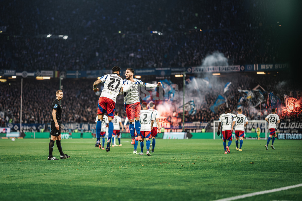 Fußball | Männer | Saison 2024/2025 | 2. Fußball-Bundesliga | 23. Spieltag | Hamburger SV vs. 1. FC Kaiserslautern | 21.02.2025 | Davie Selke (#27, HSV) links schießt das zweite Tor und springt zu Ludovit Reis (#14, HSV)