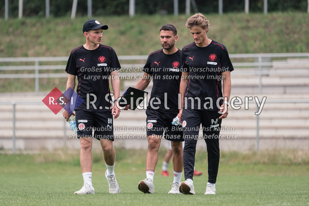 RS-1-059463 | Benny Hoose (FCSP, Cheftrainer), Max Janta (FCSP, Co-Trainer), Philipp von Friesen (FCSP, Spielanalyst)